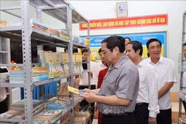 越南政府总理范明政莅临富寿省检查新学年准备工作