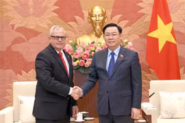 国会主席王廷惠会见古巴全国人民政权代表大会秘书长兼国务委员会秘书长阿科斯塔
