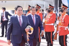 越南政府总理范明政抵达首都金边 开始对柬埔寨进行正式访问