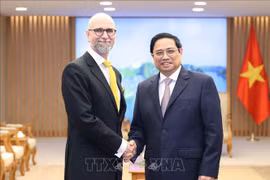 越南政府总理范明政会见加拿大驻越大使施泰尔