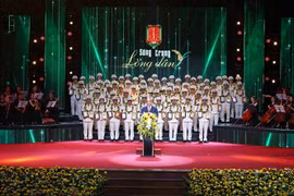 国家主席阮春福出席乡镇公安派出所所长先进个人表彰会