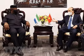 塞拉利昂共和国总统朱利叶斯·马达·比奥携夫人开始对越进行正式访问