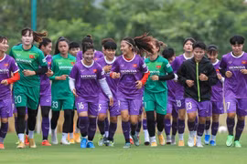 越南女足队启程前往法国进行训练