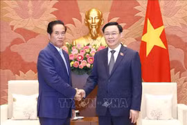 国会主席王廷惠会见柬埔寨金边市市长坤盛