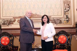 胡志明市领导会见古巴外贸外资部部长马尔米耶卡