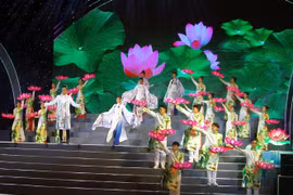 缅怀胡志明主席的文艺晚会在乂安省举行