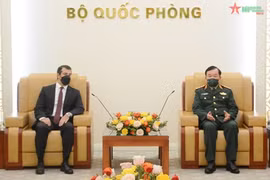 越南国防部副部长黄春战上将会见阿塞拜疆驻越大使