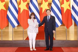 越南国会主席王廷惠会见希腊总统卡特里娜·萨克拉罗普卢