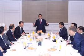 越南政府总理范明政会见越侨和美国的企业和科学家