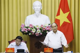 越南国家主席阮春福与建设法治国家提案指委会举行工作会议