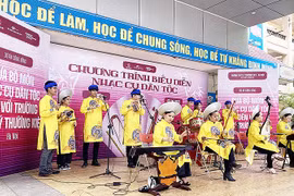 将民族乐器带入首都的各所高中学校