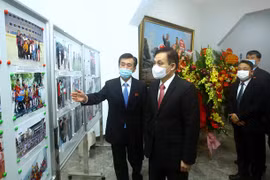 越共中央对外部部长黎淮忠走访朝鲜驻越大使馆