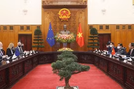 政府副总理黎文成与欧洲委员会执行副主席蒂默曼斯举行会谈