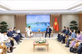 范明政会见联合国教科文组织总干事阿祖莱