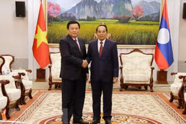 胡志明国家政治学院院长阮春胜对老挝进行访问
