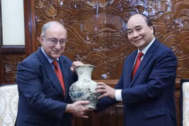国家主席阮春福会见德国世界大学服务机构主席