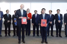 政府总理范明政出席越南-荷兰商务论坛 会见荷兰各大集团领导