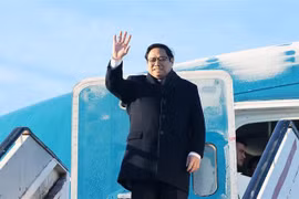 越南政府总理范明政抵达布鲁塞尔出席东盟-欧盟关系45周年纪念峰会并对比利时王国进行正式访问