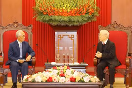 越共中央总书记阮富仲会见老挝人民革命党中央宣训部高级代表团