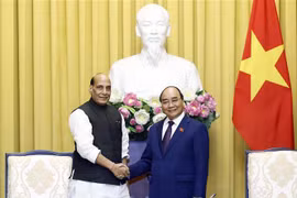国家主席阮春福会见印度国防部长