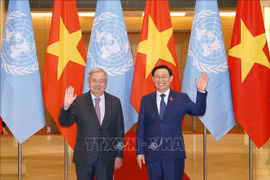 越南国会主席王廷惠会见联合国秘书长安东尼奥·古特雷斯