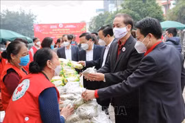 河内市向贫困群众送上春节礼物