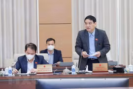 国会常委会第六次会议：阻止在网上传播电影和电视剧违法行为