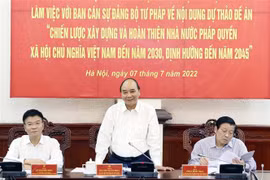 越南国家主席阮春福主持有关建设越南社会主义法治国家战略提案的会议