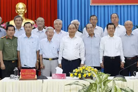 阮春福向安江省原领导拜年 出席大米加工厂落成典礼