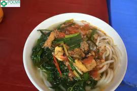 南定省向国内外游客介绍特色美食