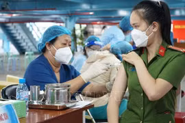 胡志明市为居民设立数百个新冠疫苗加强针接种点