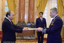 越南国家主席会见前来递交国书的白俄罗斯和埃及大使