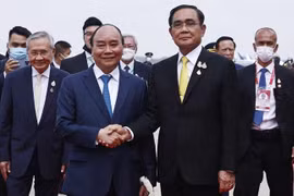 越南国家主席阮春福抵达曼谷 开始访问泰国和出席APEC第29次领导人会议之行