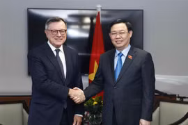 国会主席王廷惠会见英国各集团领导人