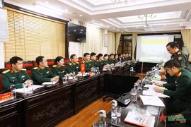 老挝人民军工会干部代表团造访后勤学院