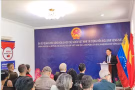 越南驻委内瑞拉大使馆举行越南语基础课程结业典礼