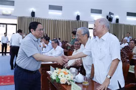 政府总理范明政在芹苴市开展接待选民活动