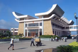 越南驻柬埔寨大使馆竭尽全力协助越南公民回国