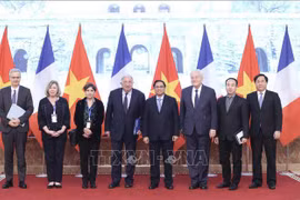 越南政府总理范明政会见法国参议院议长热拉尔·拉尔歇