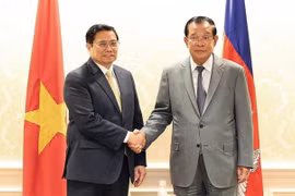 越南政府总理范明政会见柬埔寨首相洪森