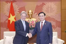 越南国会主席王廷惠会见波音国际总裁迈克尔·阿瑟