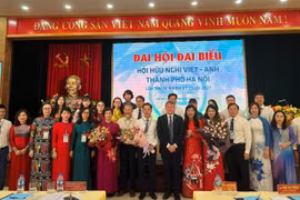 促进越南与英国在各领域的合作交流
