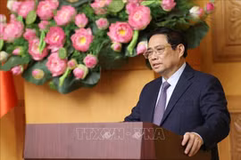 越南政府总理：为投资商创造便利条件 推动越南成为地区和全球价值链的中心之一