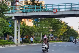河内加大宣传力度 呼吁居民遵守《越南道路交通法》