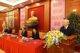 越共中央总书记阮富仲向各位党、国家领导和原领导人、全国同胞和战士拜年