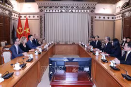 胡志明市领导会见美国副国务卿助理惠特尼