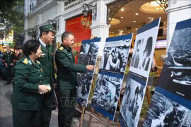 “河内-空中奠边府大捷”50周年系列纪念活动在河内古街举行