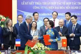 越南与法国加强在公共服务和公共行政现代化领域的合作