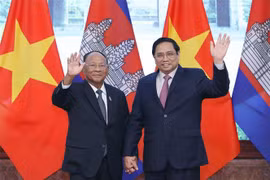 越南政府总理范明政会见柬埔寨国会主席韩桑林
