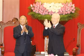 越共中央总书记阮富仲会见柬埔寨国会主席韩桑林